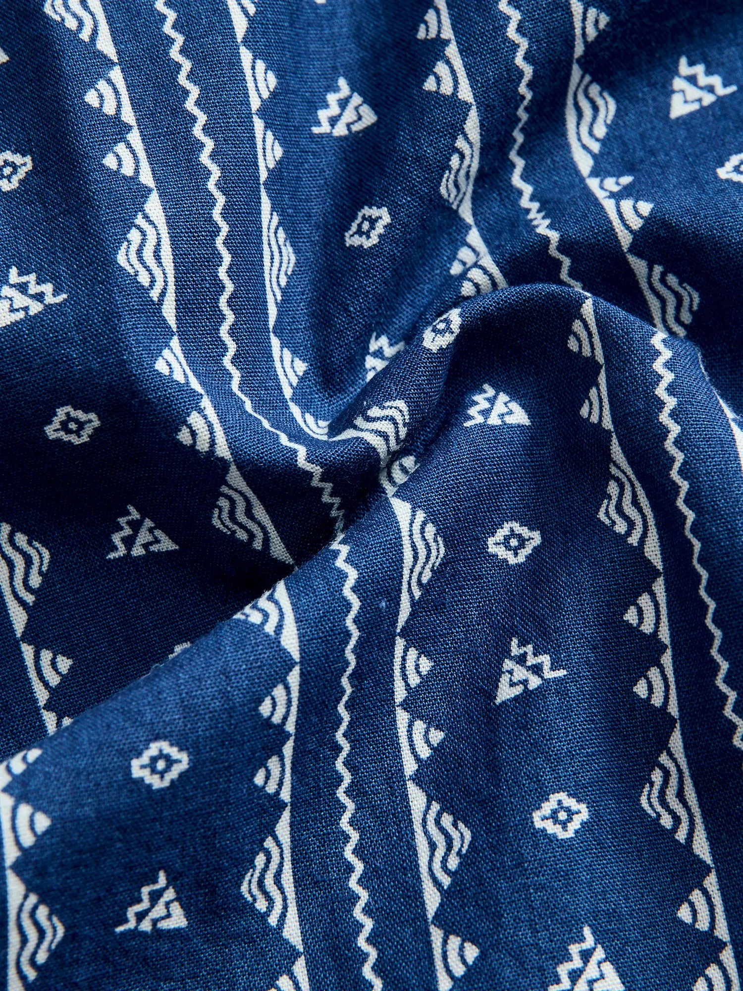 Bassen Hawaiian Shirt in Indigo Geo-Stripe