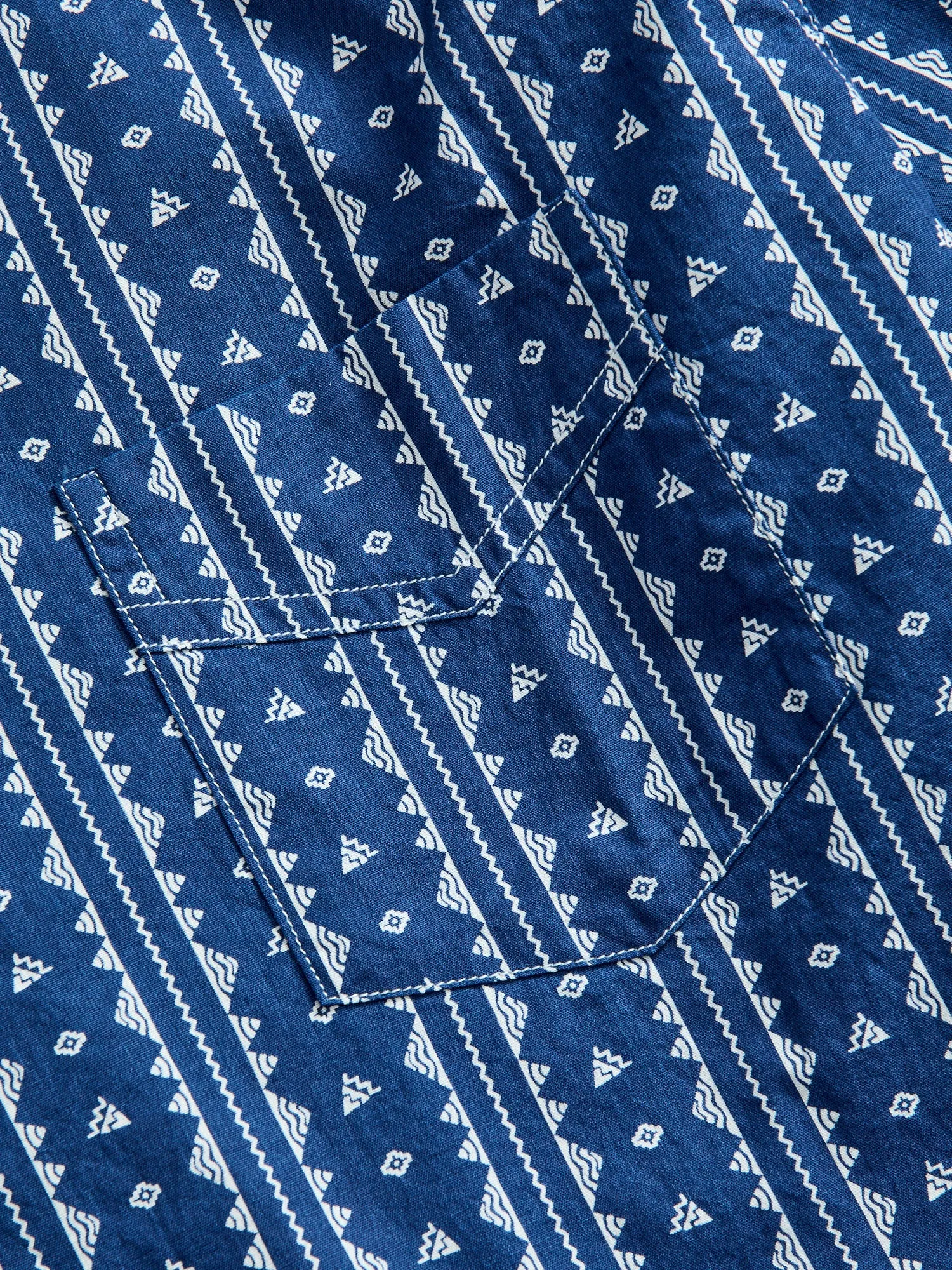 Bassen Hawaiian Shirt in Indigo Geo-Stripe
