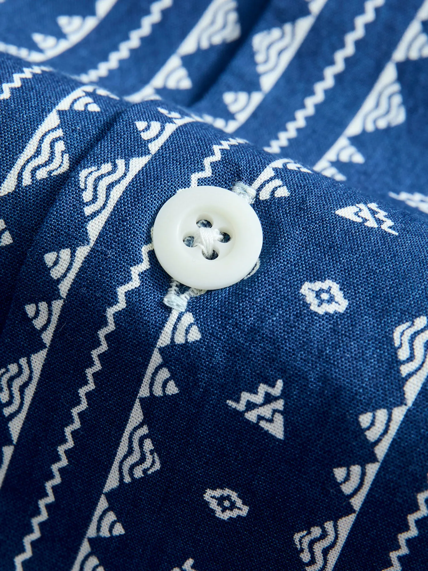 Bassen Hawaiian Shirt in Indigo Geo-Stripe