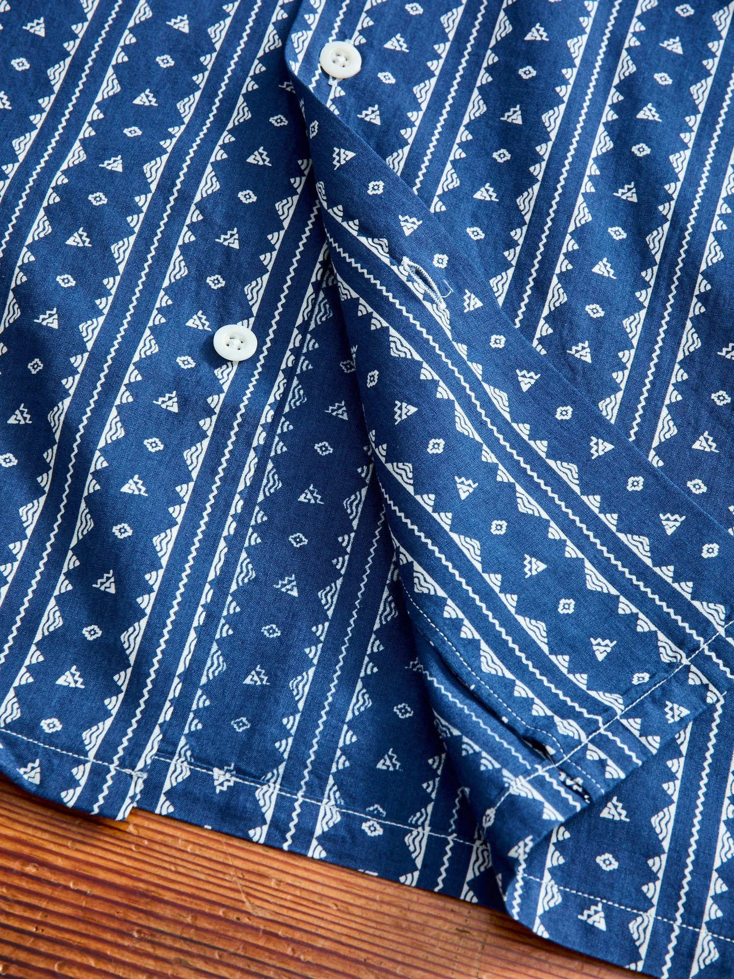 Bassen Hawaiian Shirt in Indigo Geo-Stripe