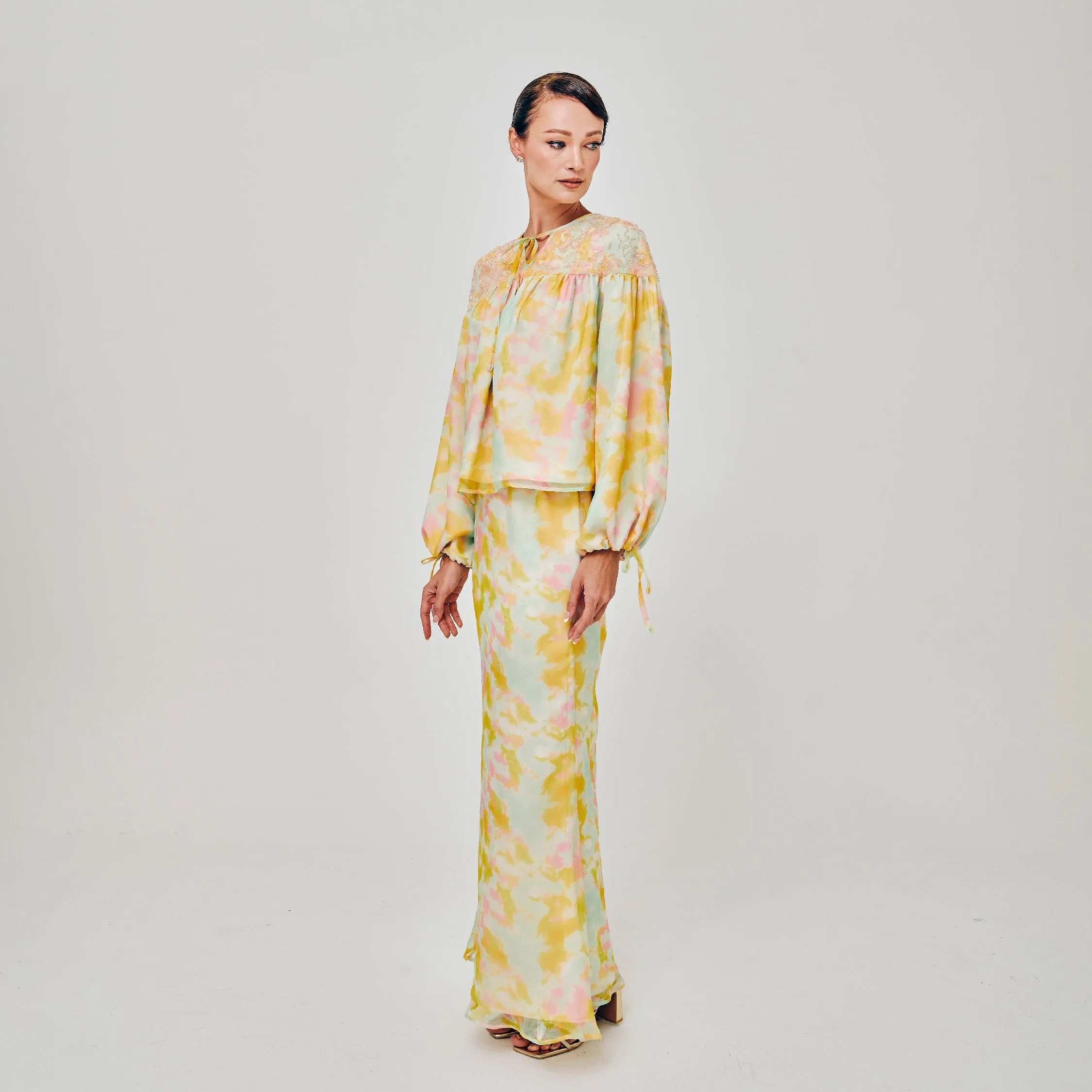 CAKENIS RAYA MELATI IN YELLOW