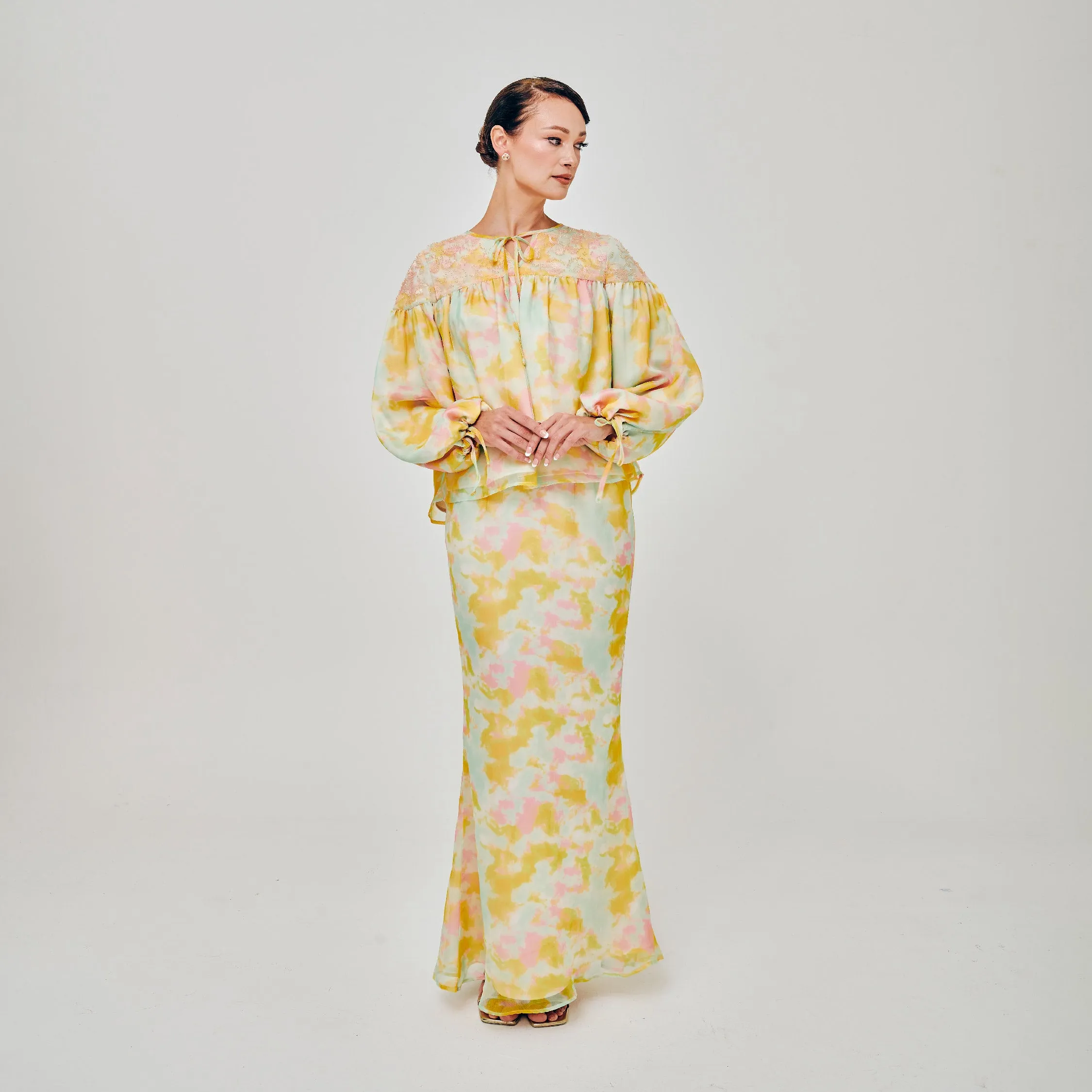 CAKENIS RAYA MELATI IN YELLOW