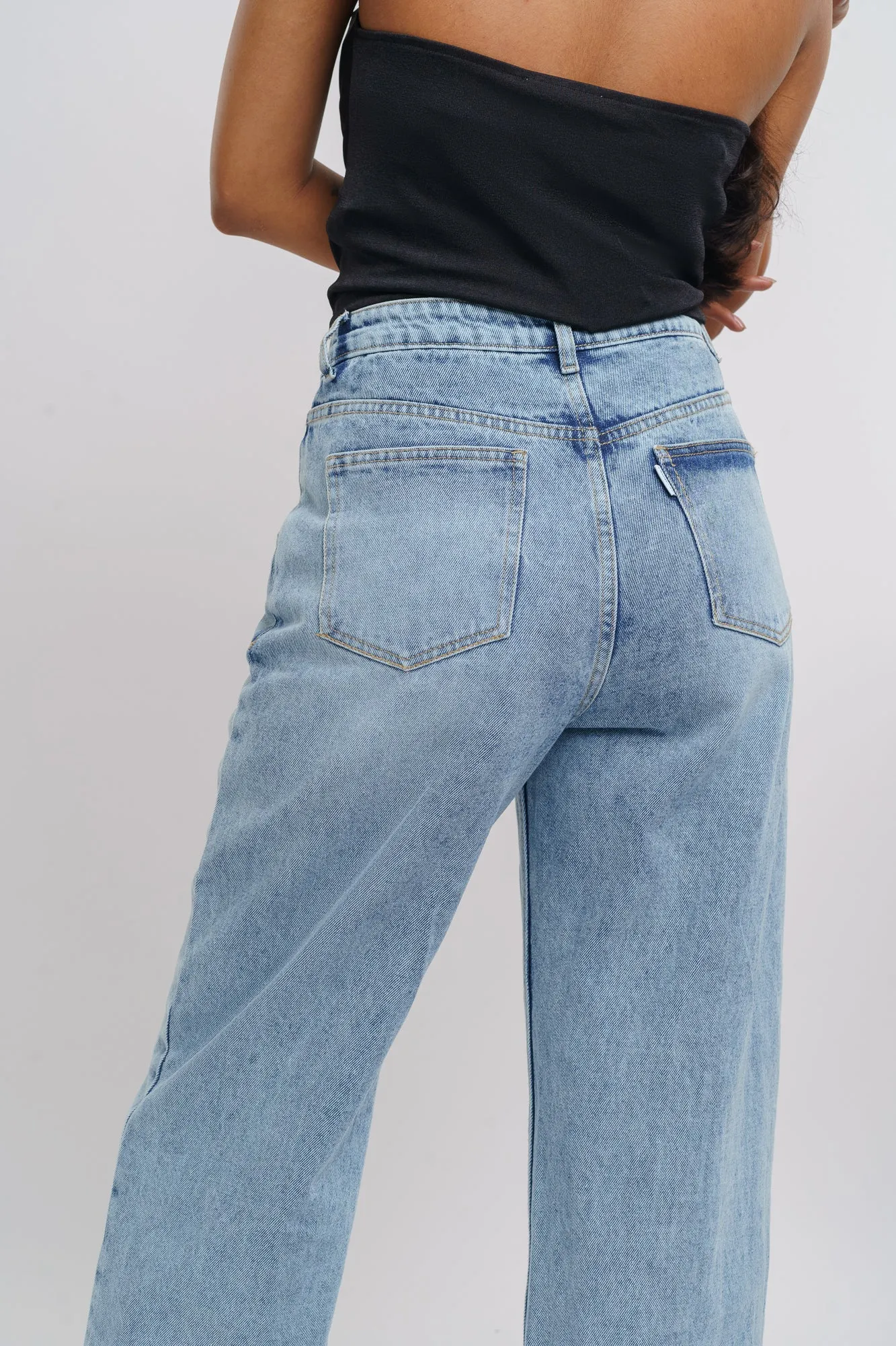 Fish Cut Light Straight Jeans