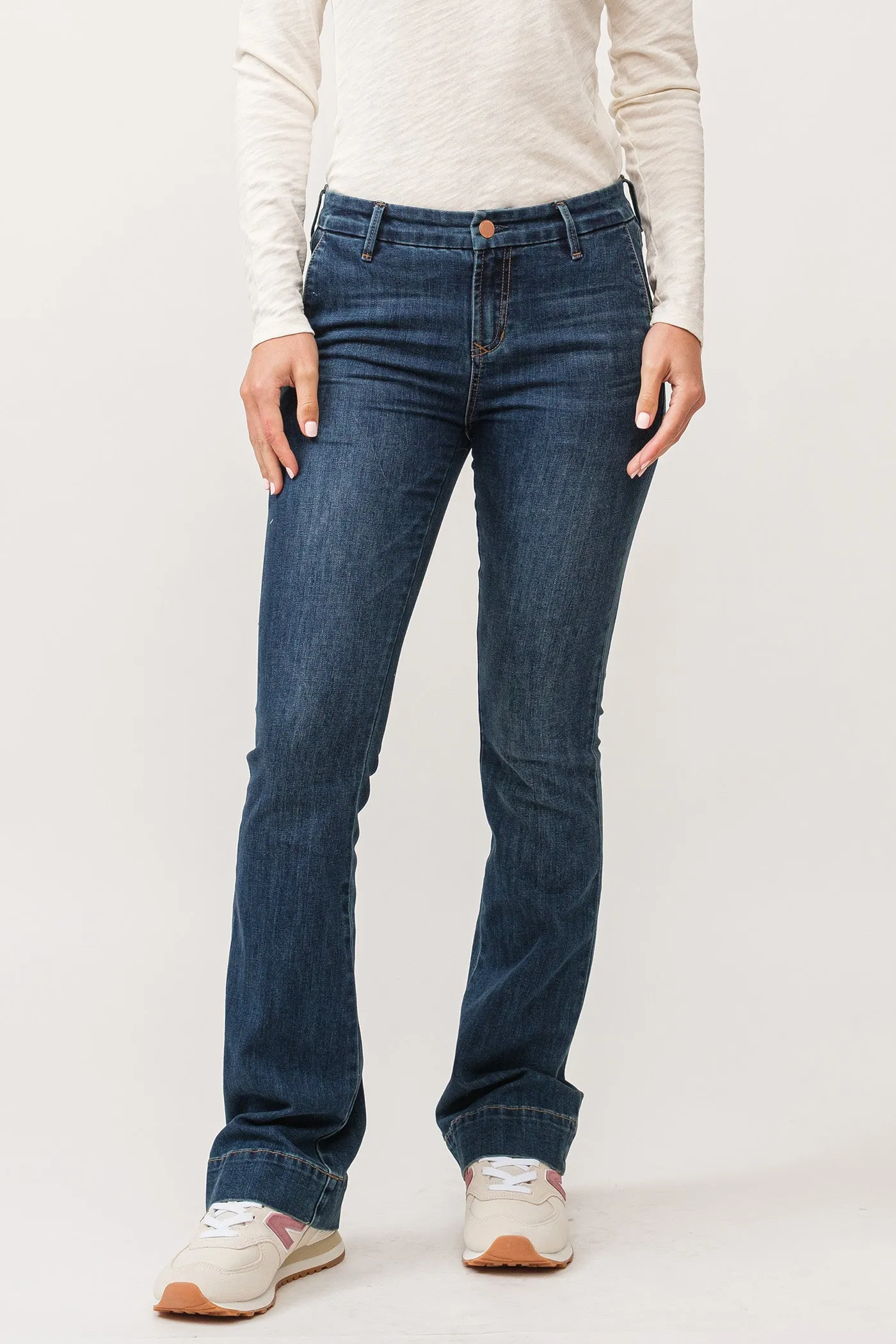 JAXTYN MID RISE CLEAN WIDE HEM BOOTCUT JEANS DAZZLER