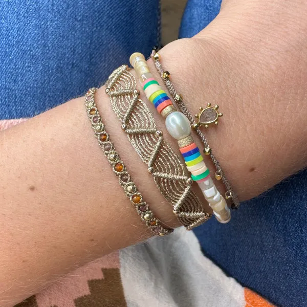 MOTHER OF PEARL & VYNIL BEADS BRACELET WITH GOLD DETAILS