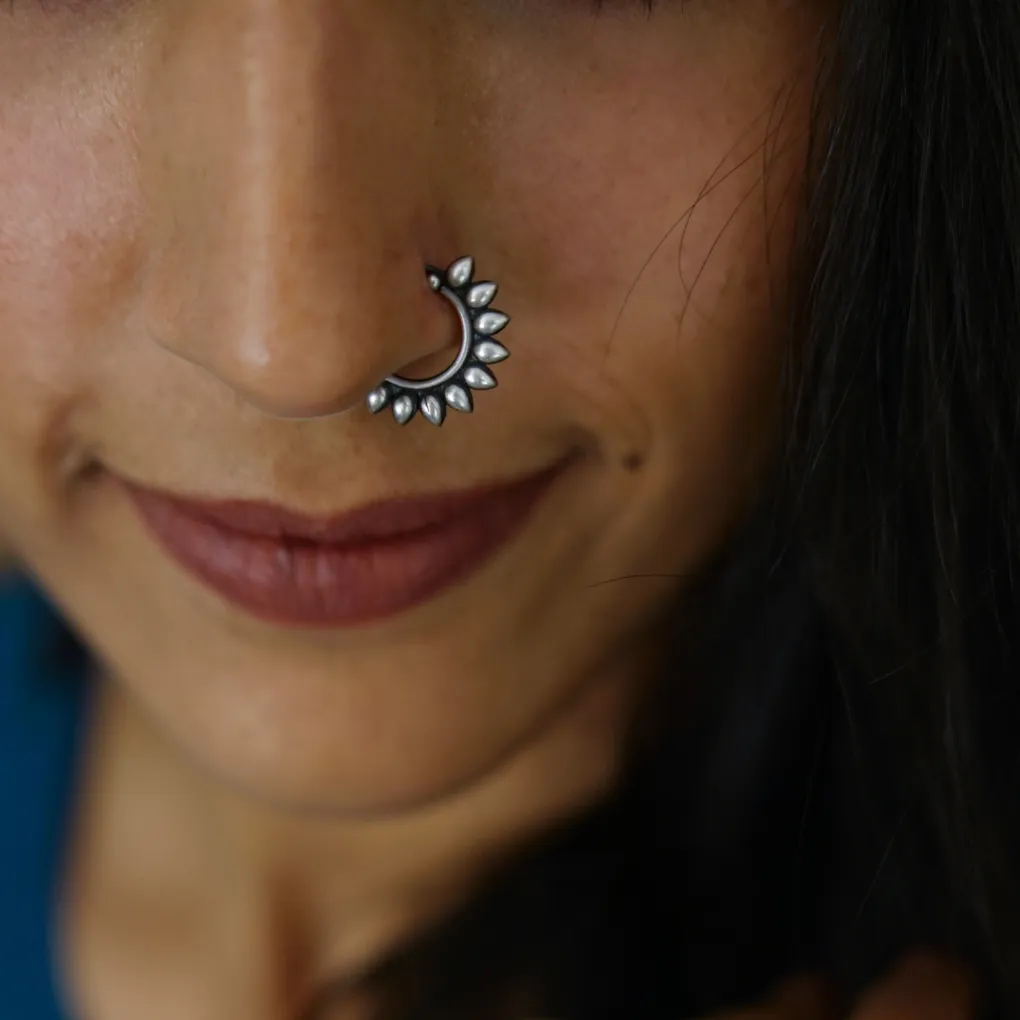 Petals Nath (Left, Pierced)