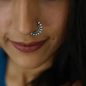 Petals Nath (Left, Pierced)