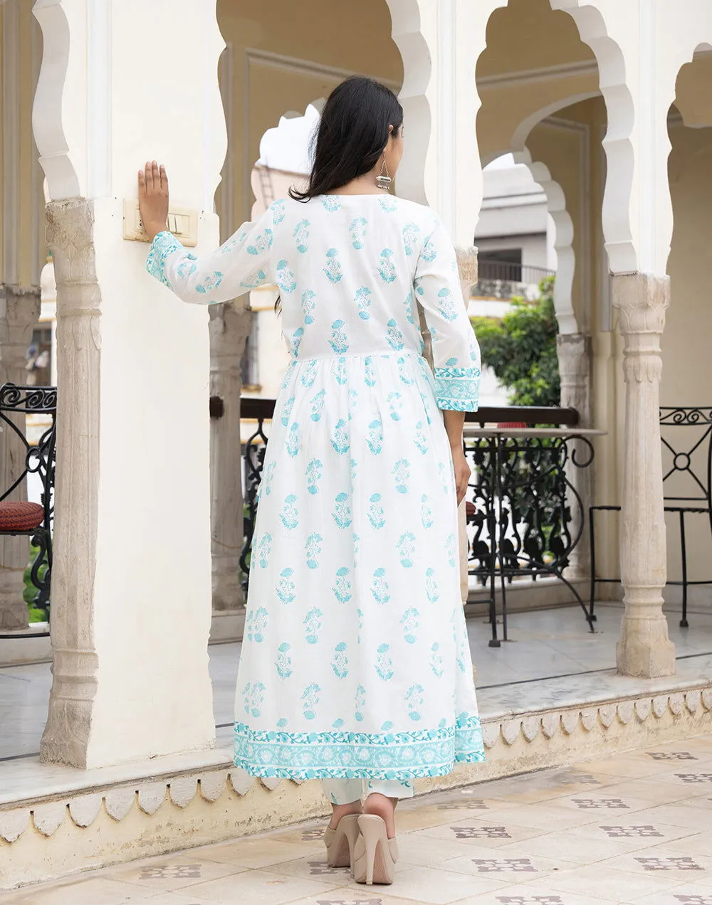 White Floral Printed Flared Kurta Pant Set (Set Of 2)