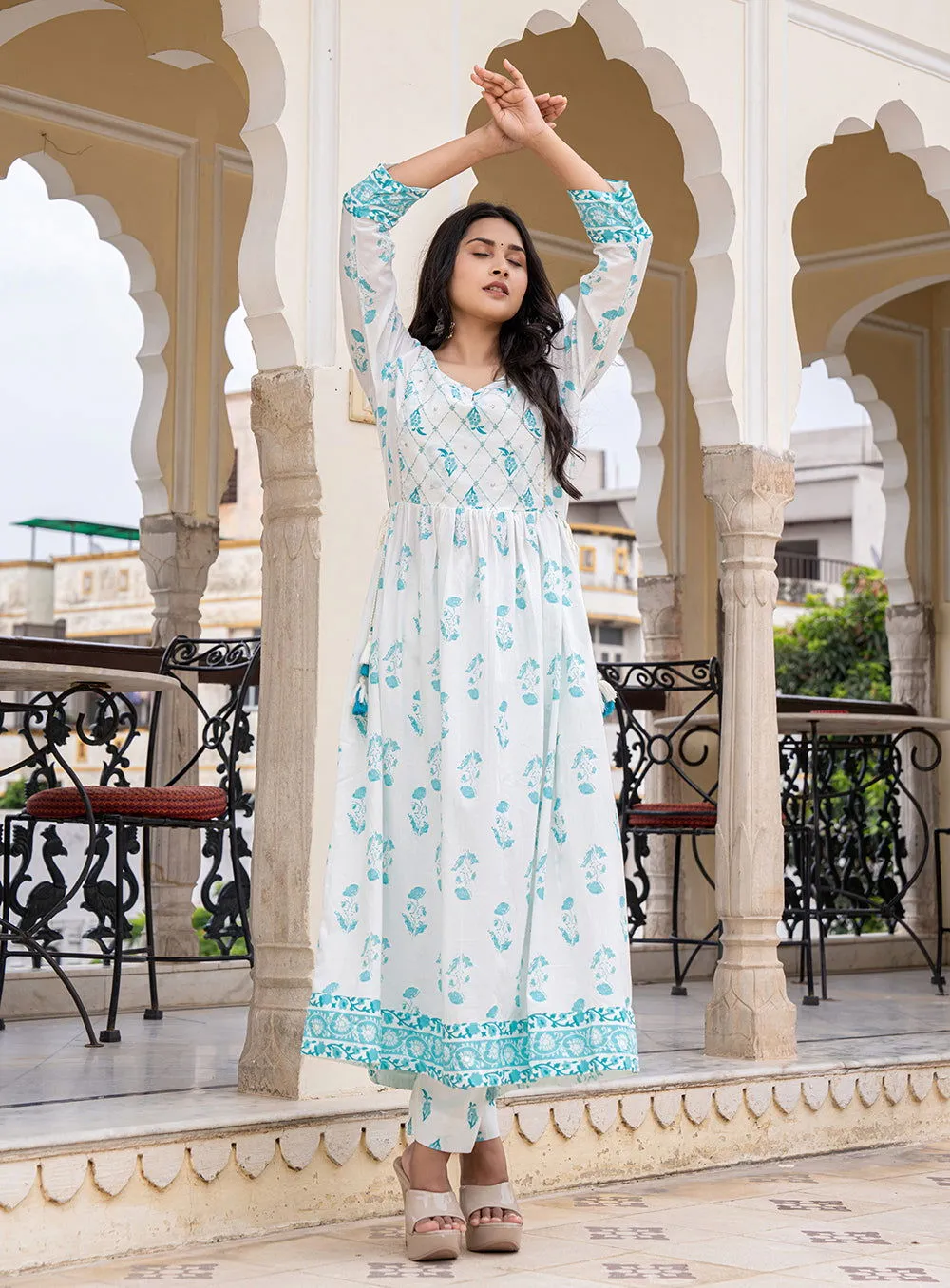 White Floral Printed Flared Kurta Pant Set (Set Of 2)
